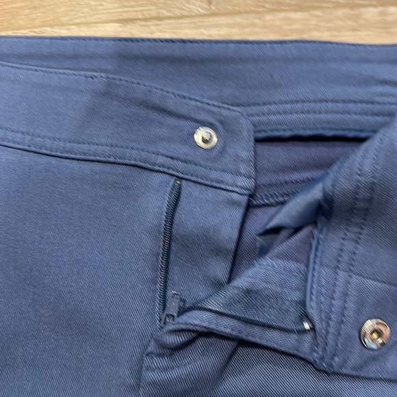 ATTYRE New York Blue lightweight denim Pants with pearl detail near hem Sz 4 - Picture 6 of 9